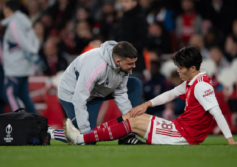 phau-thuat-xong-sao-arsenal-phai-nghi-het-nam